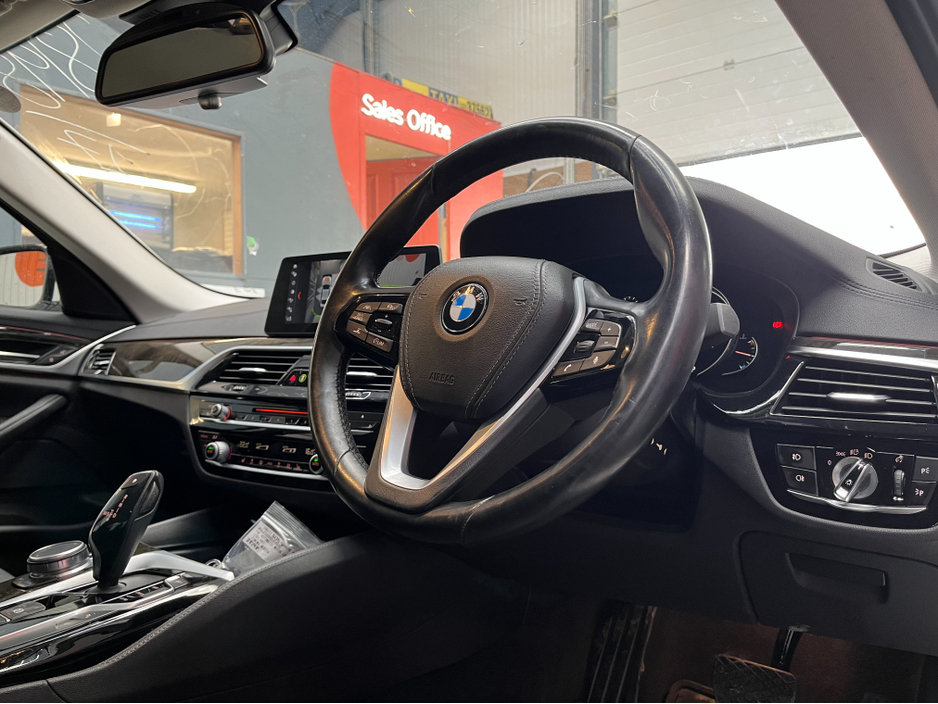 2017 BMW 5 Series - image 12