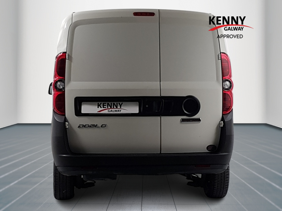 2021 Fiat Doblo - image 6