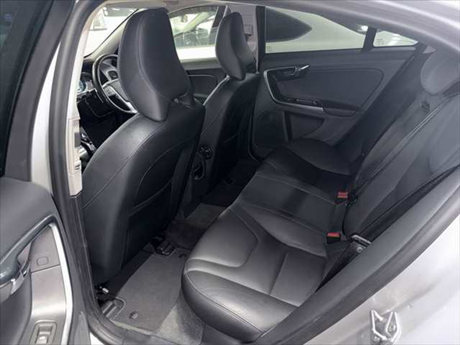 2015 Volvo S60 - image 13