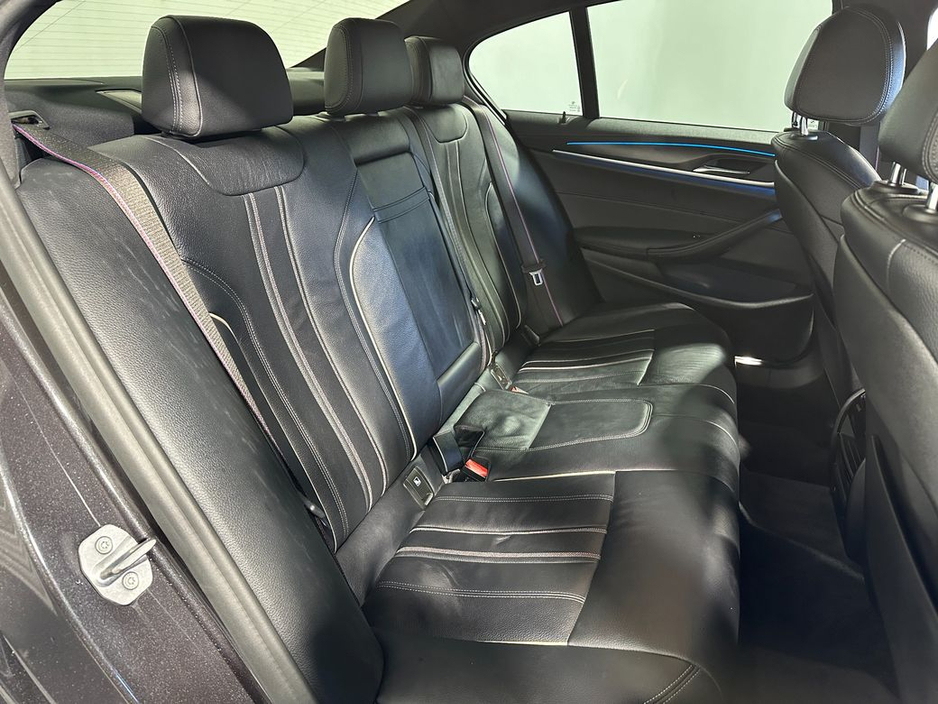 2020 BMW 5 Series - image 10