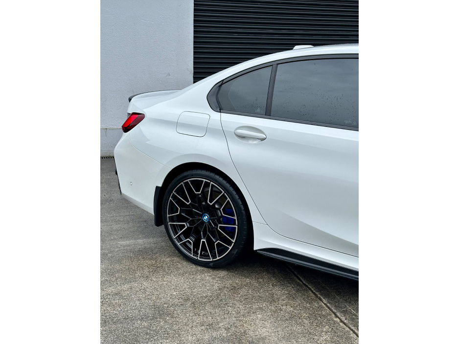 2022 BMW 3 Series - image 15