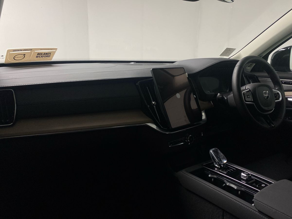 2026 Volvo XC90 - image 16