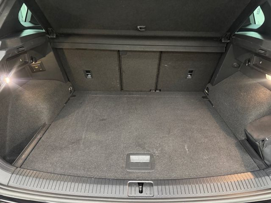 2020 Volkswagen Tiguan - image 18