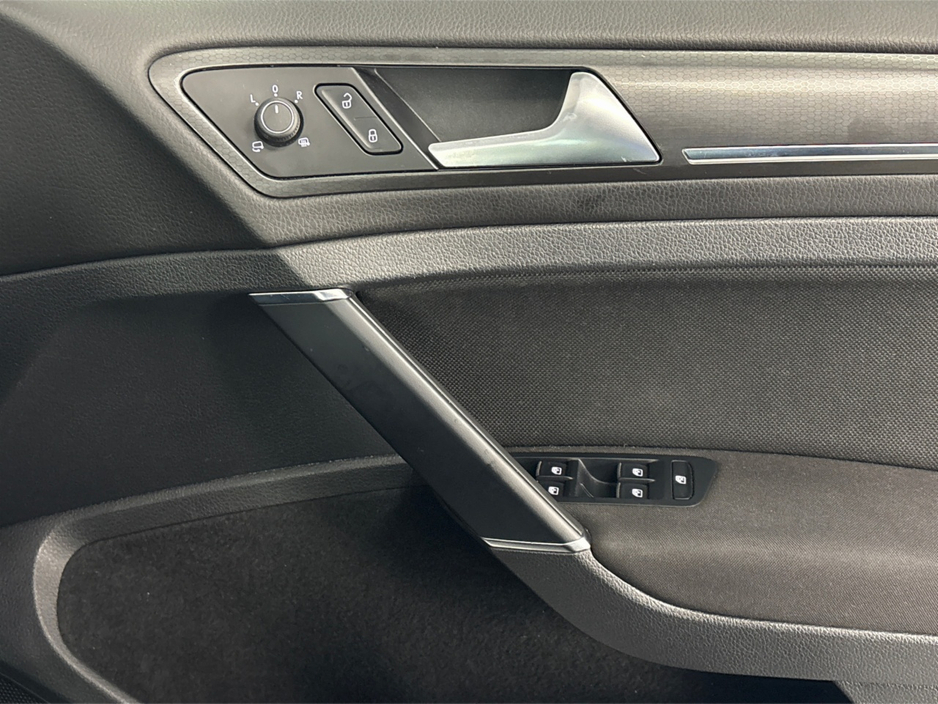 2019 Volkswagen Golf 2.0 TDI GTD DSG**DIGITAL DASH**TOUCH SCREEN MEDIA DISPLAY**REVERSE CAMERA**PARKING SENSORS**FRONT HEATED SEATS**DRIVE MODES**DUAL CLIMATE CONTROL**UPGRADED ALLOYS**KEYLESS START**FINANCE AVAILABLE** €24,995