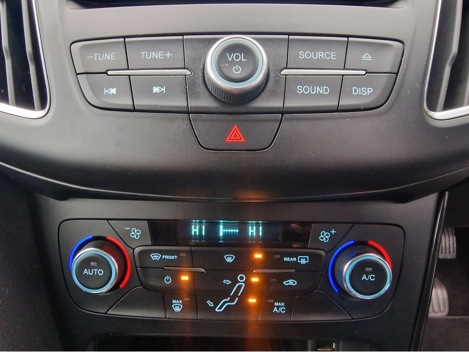 2017 Ford Focus - image 16