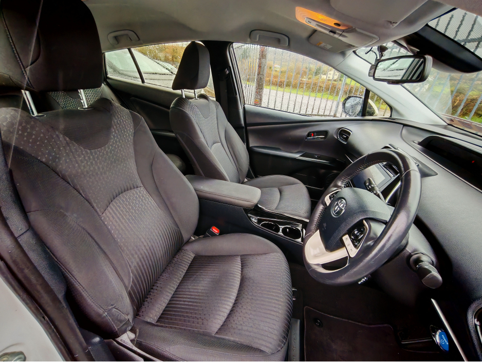 2018 Toyota Prius - image 11