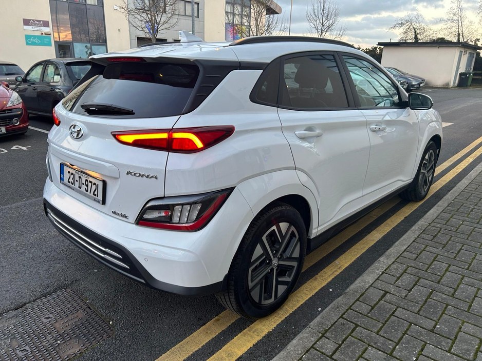 2023 Hyundai Kona - image 4