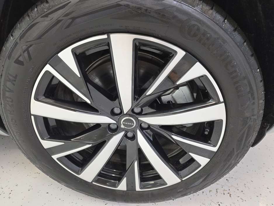 2025 Volvo XC90 - image 8