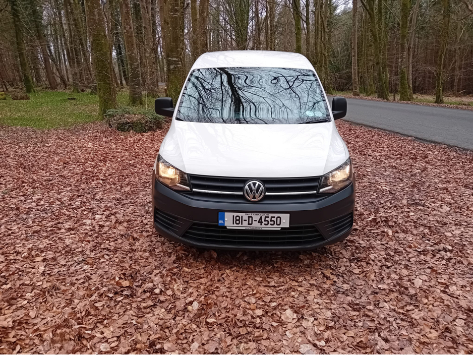 2018 Volkswagen Caddy - image 2