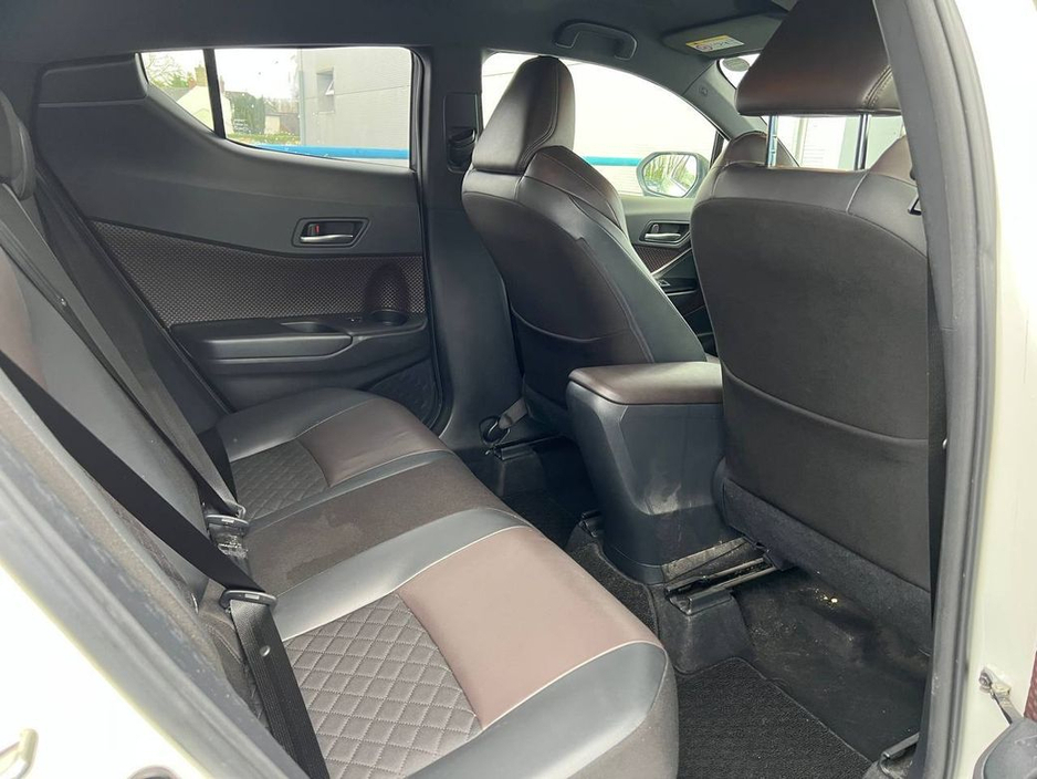 2019 Toyota C-HR 1.8 HYBRID // DIAMOND CUT ALLOYS // HALF LEATHER HEATED SEATS // DUAL ZONE CLIMATE CONTROL €19,900