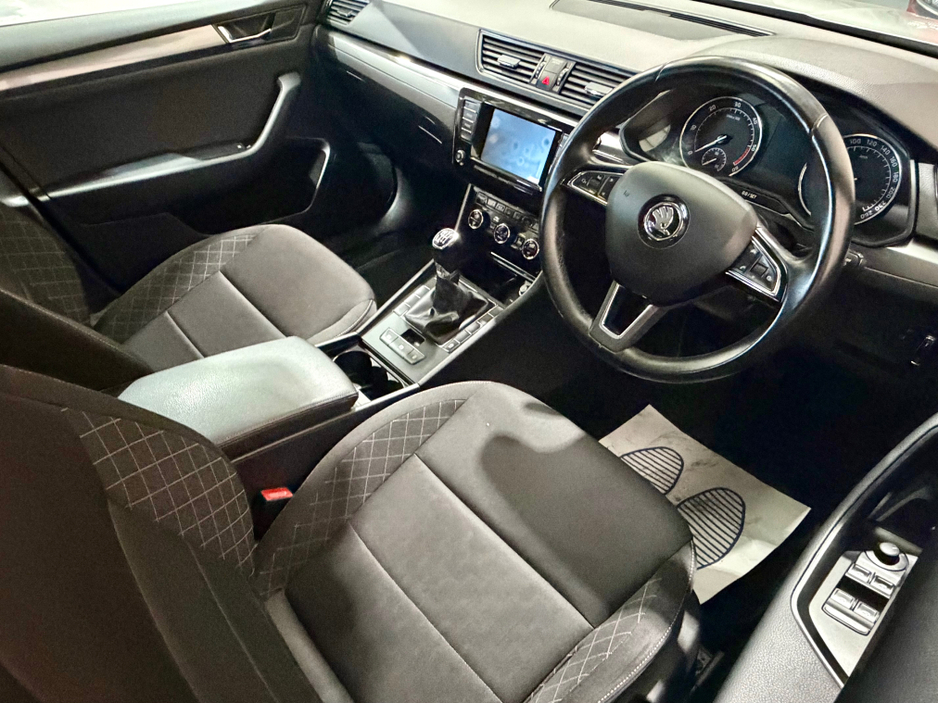 2018 Skoda Superb - image 10