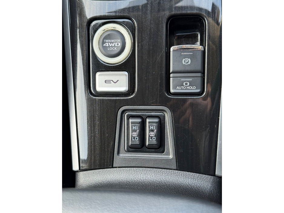 2018 Mitsubishi Outlander - image 21