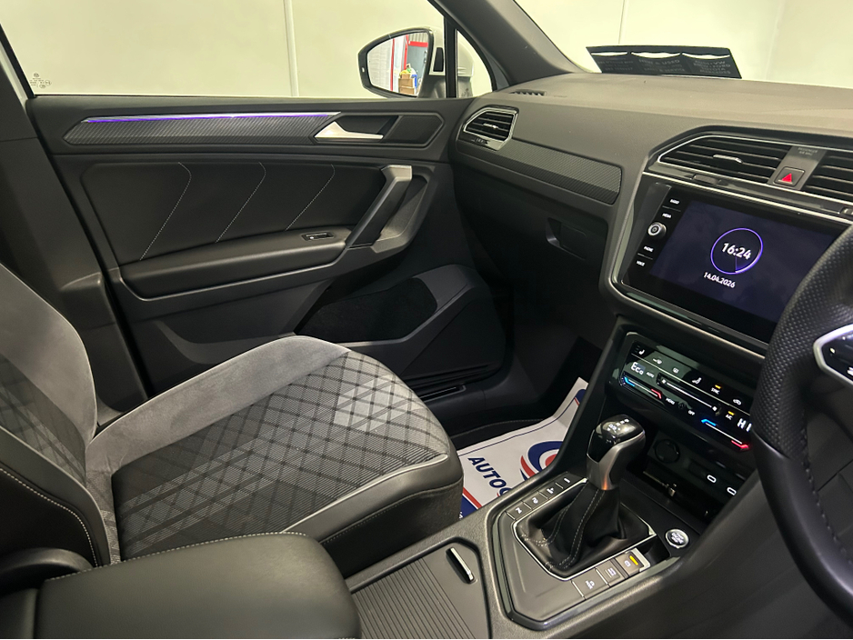 2023 Volkswagen Tiguan - image 22