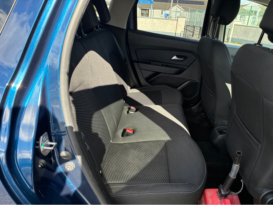 2019 Dacia Duster - image 9