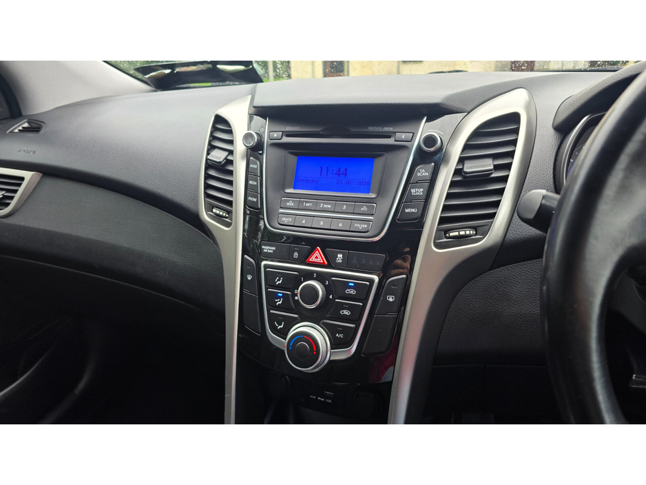 2016 Hyundai i30 - image 14