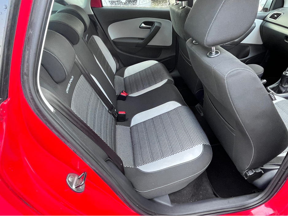 2012 Volkswagen Polo - image 6