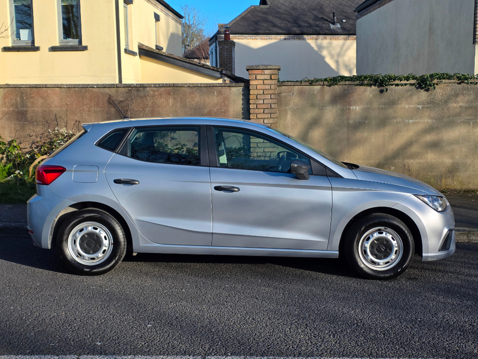 2018 SEAT Ibiza - image 2