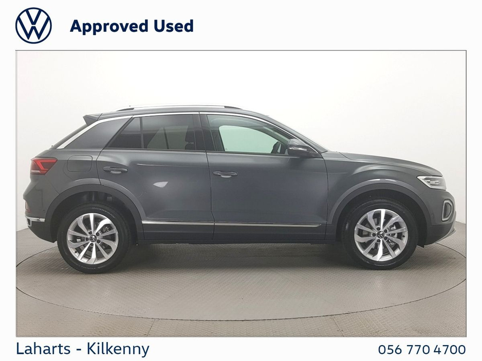 2023 Volkswagen T-Roc - image 11