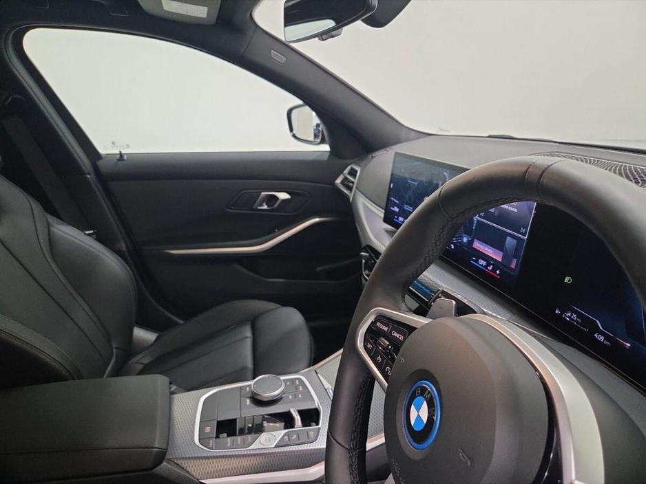 2025 BMW 3 Series - image 12