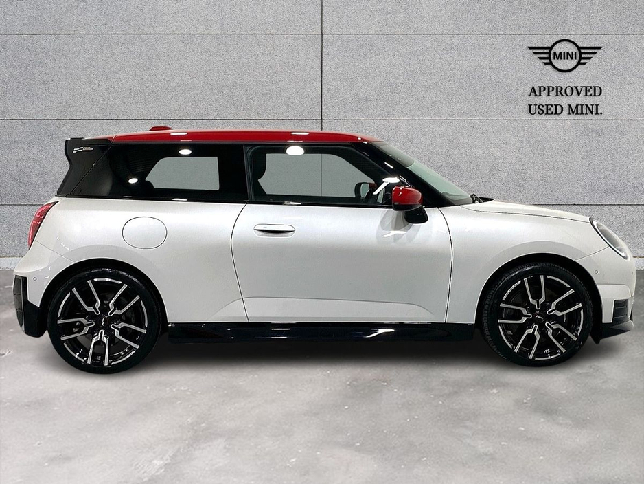 2025 MINI Hatch Cooper E €30,950