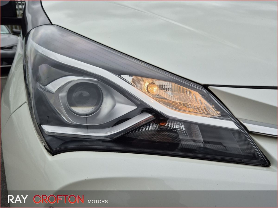 2019 Toyota Yaris - image 14