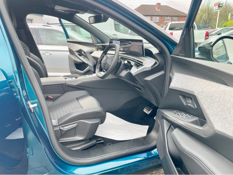 2025 Peugeot 5008 - image 7