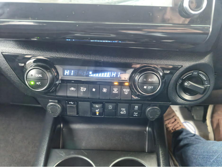 2022 Toyota Hilux 2.8 SR5 D/CAB AUTO 4DR €31,450