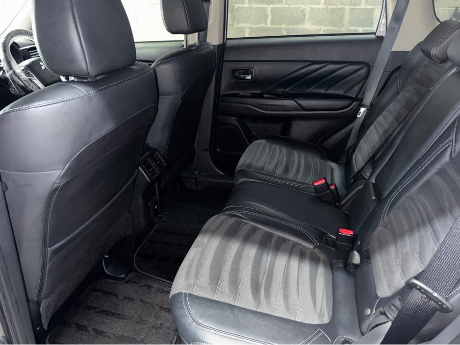 2019 Mitsubishi Outlander - image 14