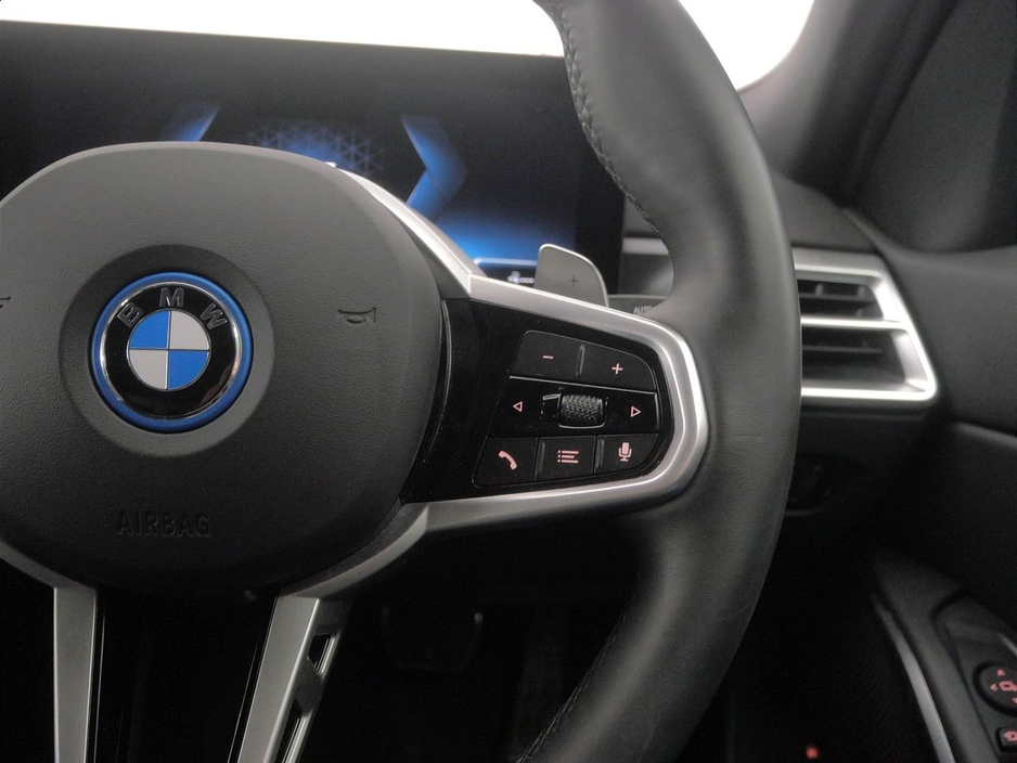 2025 BMW 3 Series - image 18