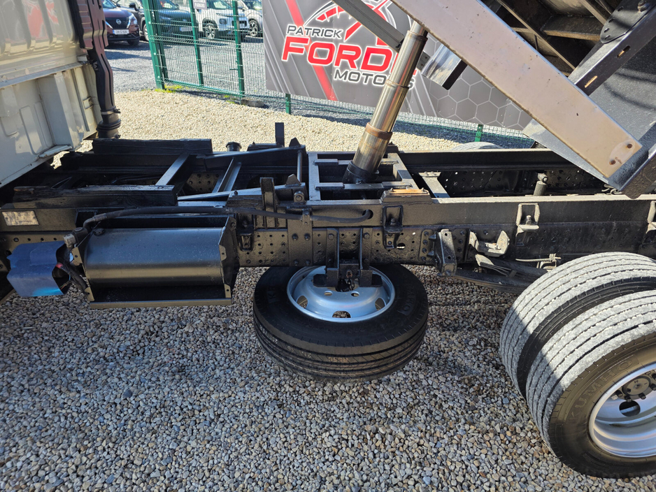 2019 FUSO Canter - image 12