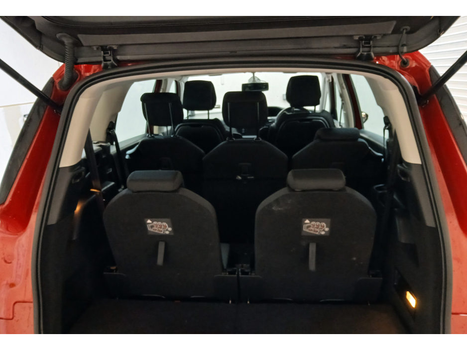 2016 Citroen Grand C4 Picasso - image 2