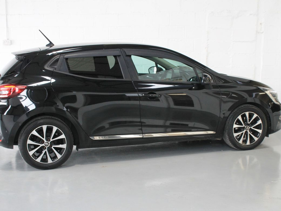 2020 Renault Clio - image 5