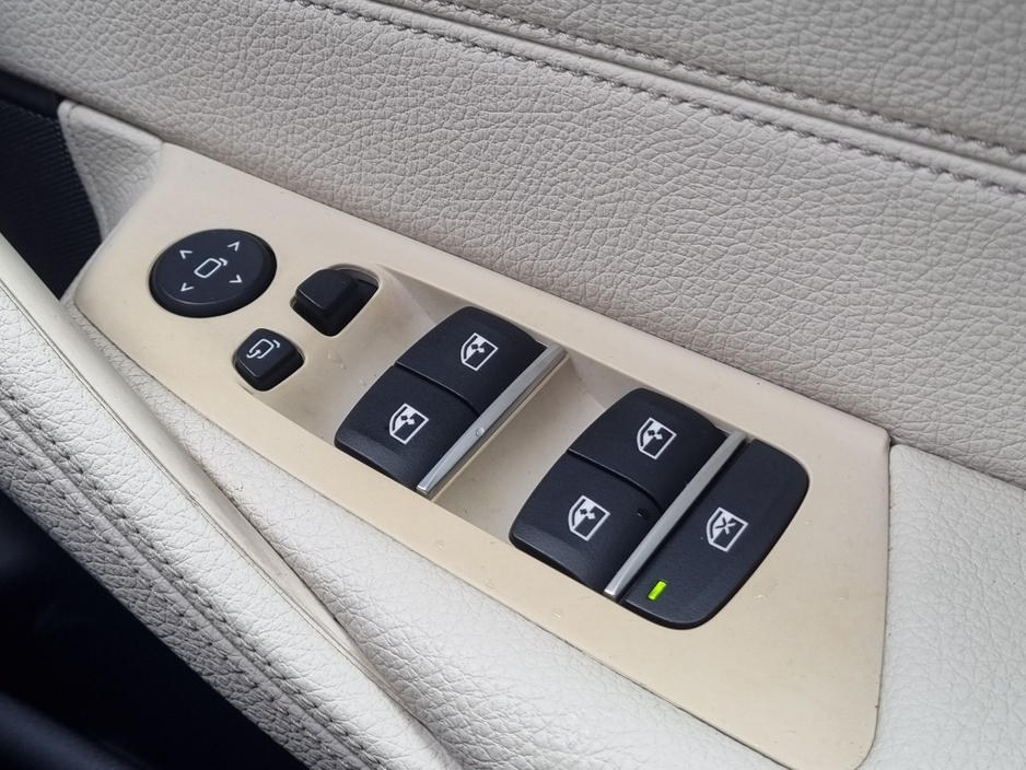 2019 BMW 5 Series - image 31