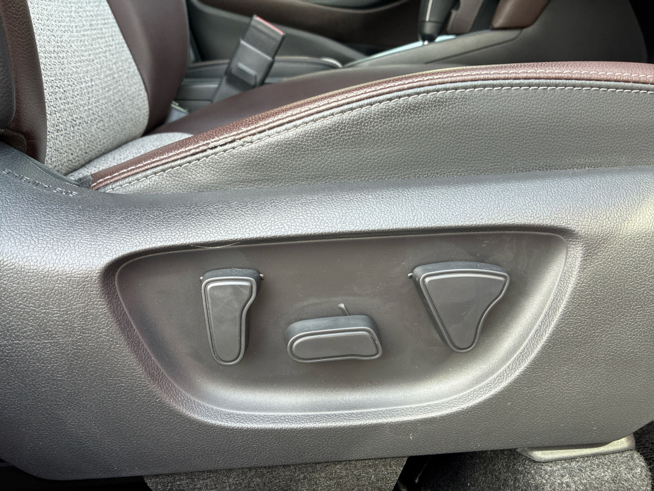 2022 Toyota Yaris Cross - image 13