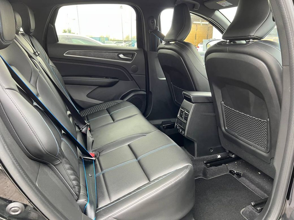 2025 Renault Arkana - image 8