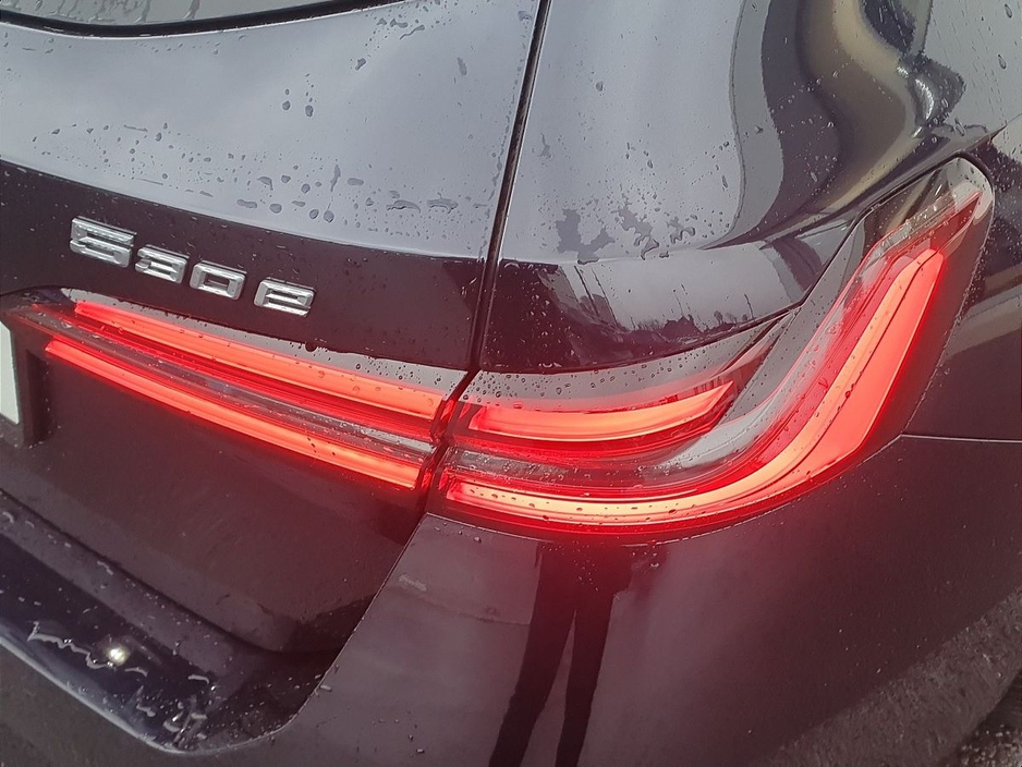 2025 BMW 5 Series - image 20