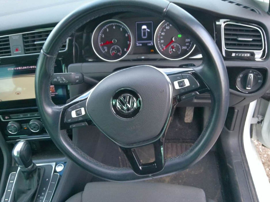 2017 Volkswagen Golf - image 7