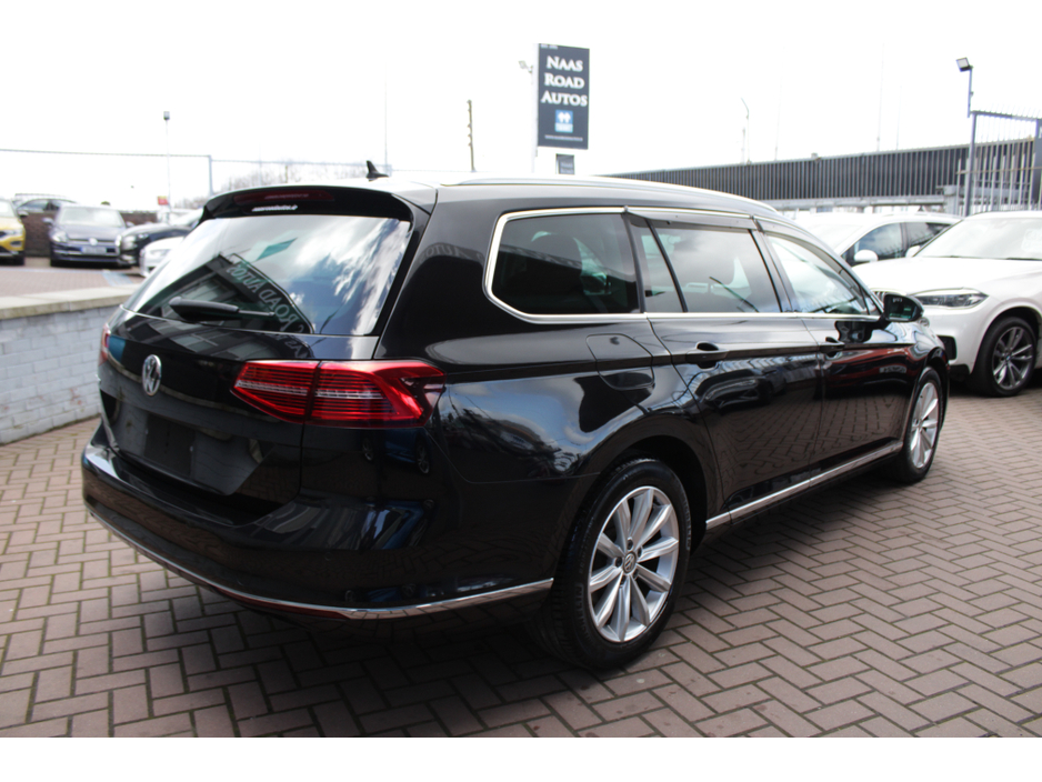 2018 Volkswagen Passat - image 4