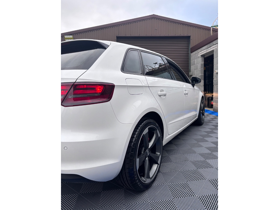 2016 Audi A3 - image 7