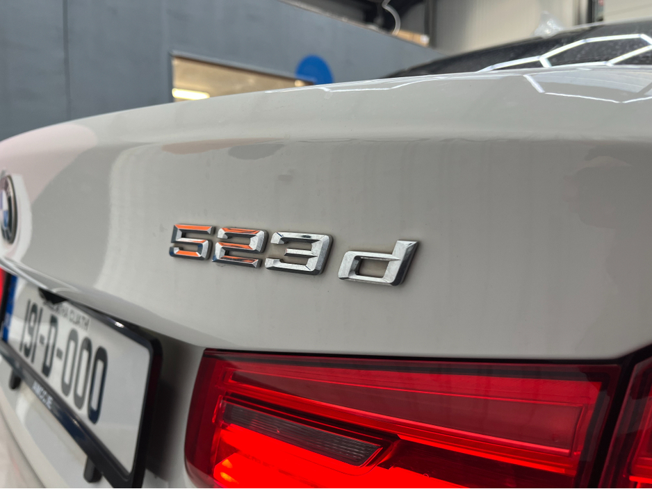 2019 BMW 5 Series - image 9