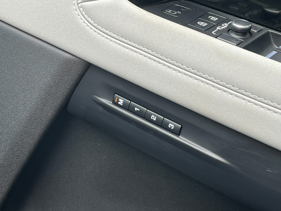 2021 Land Rover Range Rover Evoque - image 21