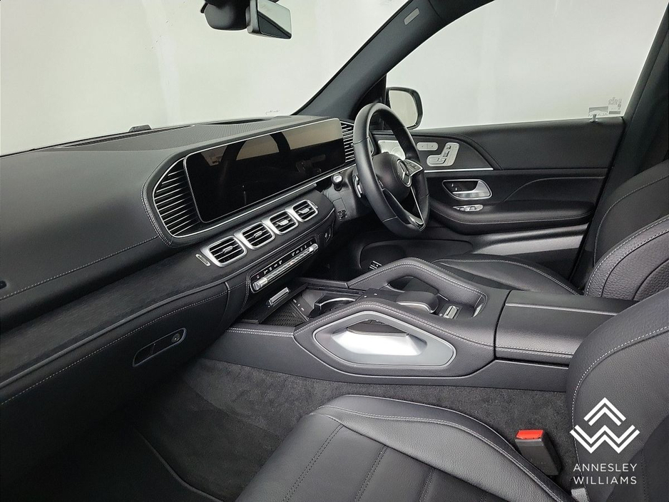 2025 Mercedes-Benz GLE Class - image 13