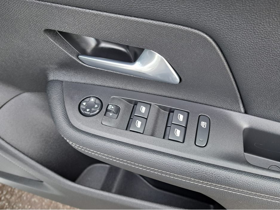 2023 Opel Mokka - image 32