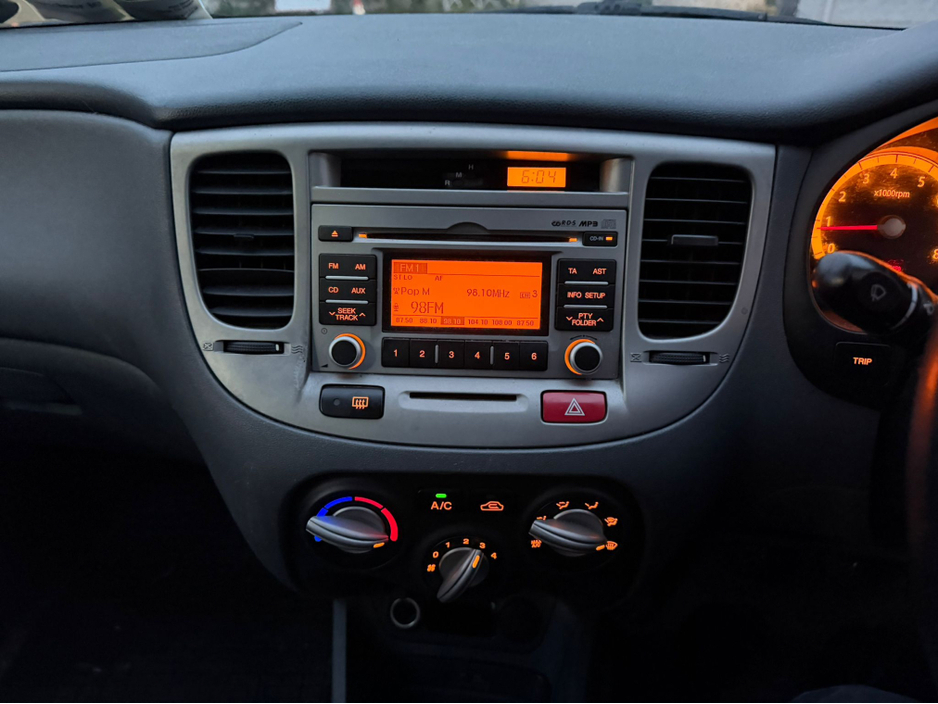 2009 Kia Rio - image 2