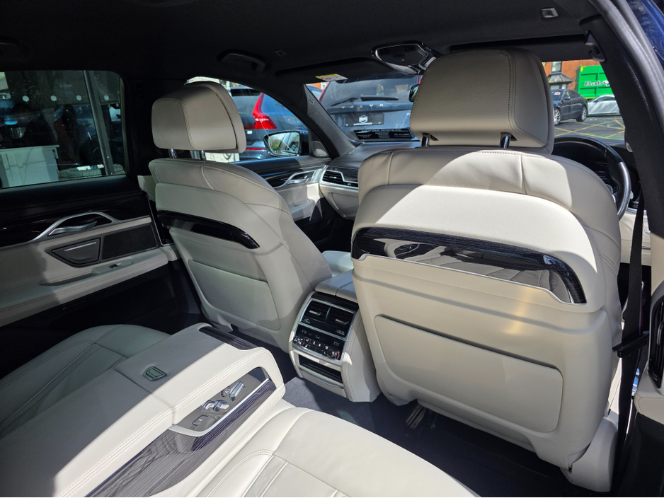 2022 BMW 7 Series - image 21