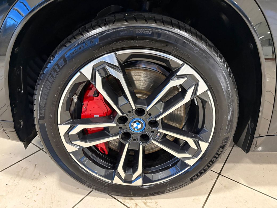 2025 BMW X1 - image 13