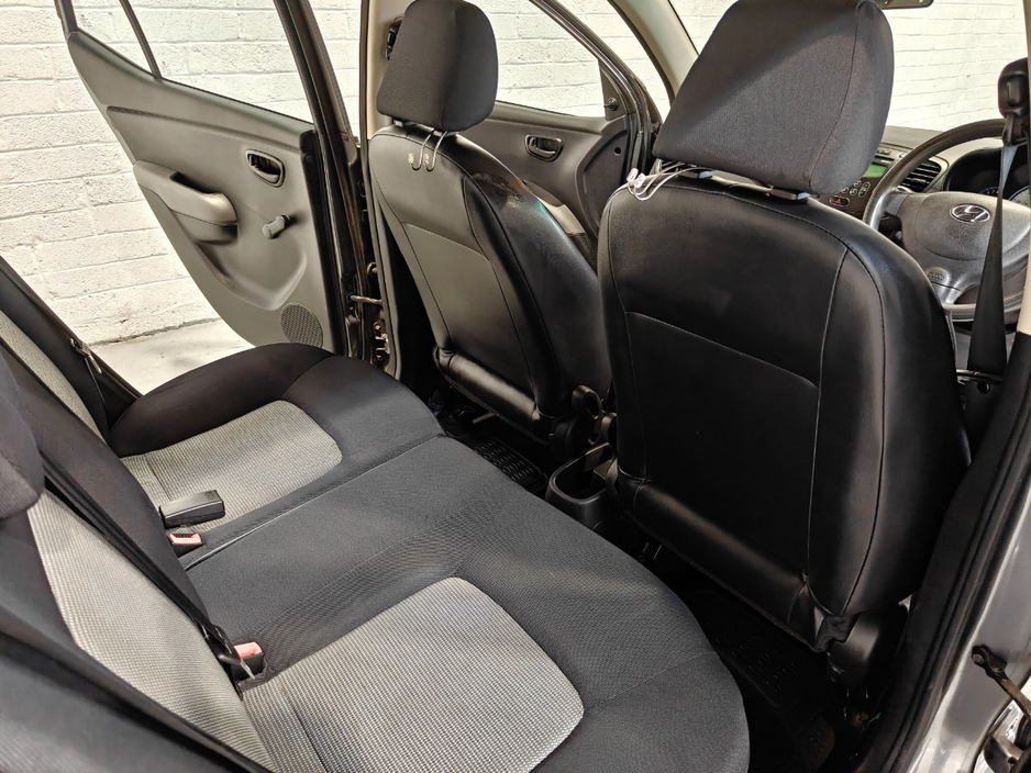 2010 Hyundai i10 - image 14