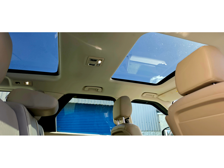 2018 Land Rover Discovery - image 5