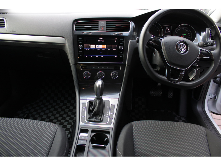 2018 Volkswagen Golf 1.2TSI COMFORTLINE PLUS WITH ONLY 40,000 KMS // BRAND NEW 18 INCH GTI ALLOYS // BUY WITH CONFIDENC AA AND SIMI APPROVED DEALER 2025 // FINANCE ARRANGED // ALL TRADE INS WELCOME // €19,950