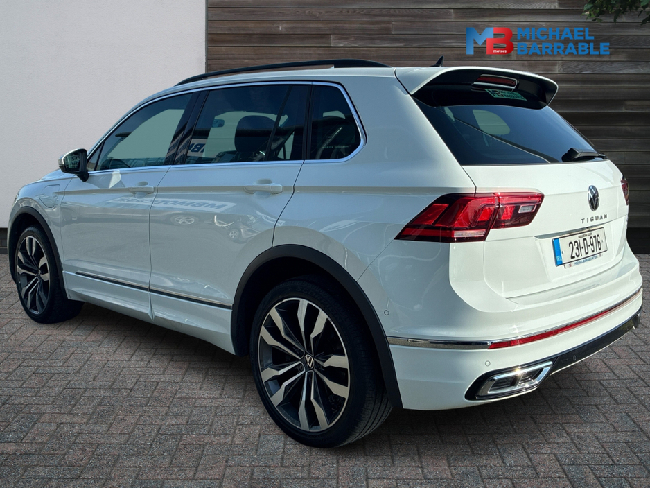 2023 Volkswagen Tiguan - image 3